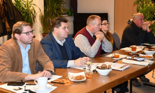 Aufmerksame Zuhörer des CDU-Kreisvorstandes waren (v. l.) Marco Kelb, Uwe Schäfer, Frank Oesterhelweg, Sarah Grabenhorst-Quidde und Andreas Glier. Fotos: Andreas Meißler