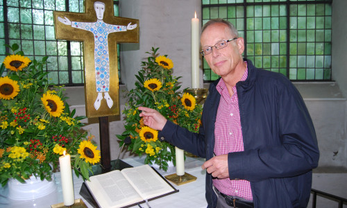 Kirchenführung in Eddesse. Hier: Dr. Detlef Neuhaus. Foto: Kirchenkreis Peine 