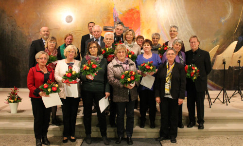  Für den wertvollen Dienst, den die Grünen Damen und Herren des Marienstiftes für die Menschen im Krankenhaus und im Senioren- und Pflegezentrum Bethanien leisten, erhielten sie Ende November ein herzliches Dankeschön. Foto: Marienstift