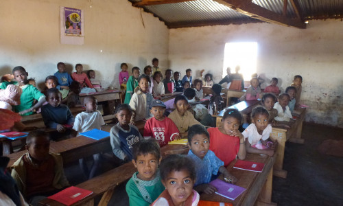 Schüler in einem Klassenraum der Grundschule. Foto: Privat