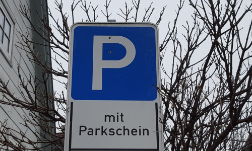 Laut Verwaltung stehen ausreichend Parkplätze zur Verfügung. Eine weitere Reglementierung sei daher nicht notwendig. Symbolfoto: Jan Borner