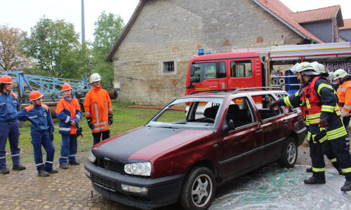 Die Feuerwehren aus Achim und Börßum absolvierten einen Übungsdienst. Fotos/Video: Anke Donner