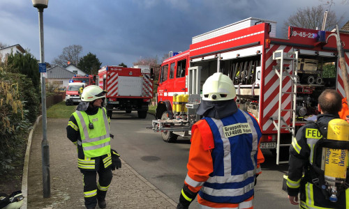 Im Einsatz waren 39 Kameraden der Feuerwehren, sowie die Besatzung zweier Rettungswagen. Fotos: Timm Bußmann/Samtgemeindefeuerwehr Meinersen