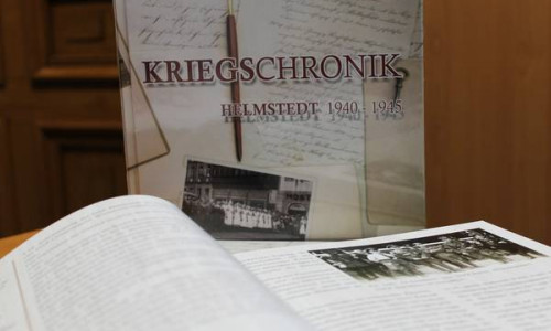 In mühevoller Arbeit wurde die Kriegschronik zusammengestellt. Foto: Stadt Helmstedt