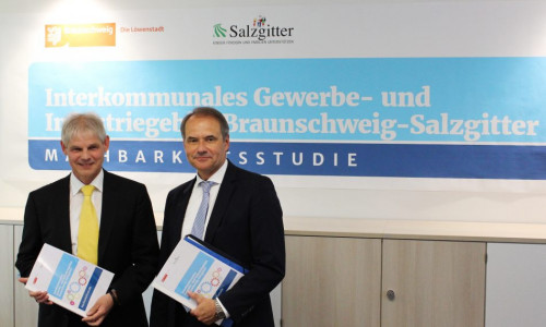 Die Oberbürgermeister Frank Klingebiel und Ulrich Markurth scheinen sich einig zu sein. Doch was sagen die Fraktionen dazu? Foto: Sandra Secchino