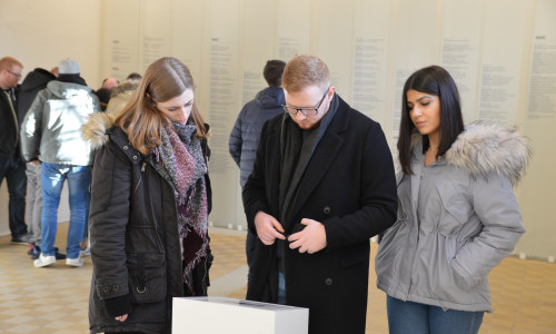 uszubildende von MAN während der Führung durch das ehemalige Hinrichtungsgebäude. Fotos und Text: Gedenkstätte in der JVA Wolfenbüttel
