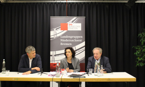 Wolfgang König, Dr. Carola Reinmann und Michael Müller stellten sich den Fragen der Bürger hinsichtlich der Atommüllendlager. Foto: Bernd Dukiewitz