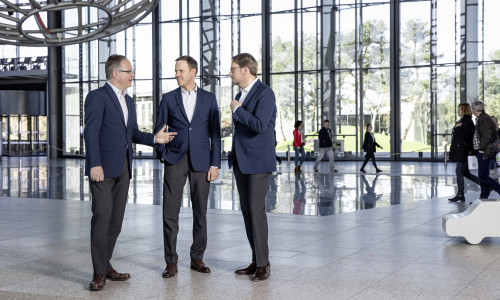 Roland Clement (Mitte), Vorsitzender der Geschäftsführung, Claudius Colsman (rechts), Geschäftsführer, und Dr. Uwe Horn, Geschäftsführer. Fotos: Marek Kruszewski