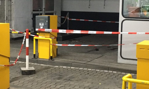 Der Tatort - abgesperrter Eingang der Diskothek. Foto: privat/Video: aktuell24(bm)