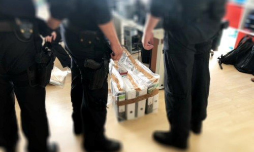 Bundespolizei stellt Beweismaterial in Harrislee sicher. Foto: Polizei Bad Bramstedt