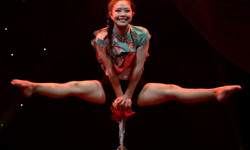 Die Akrobaten des chinesischen Nationalzirkus zeigen Kunststücke auf höchstem Niveau. Foto: Zirkus 