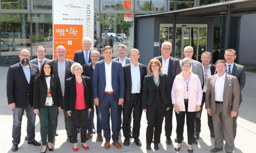 Die Mitglieder des Aufsichtsrats der Wolfsburg AG wählten Gunnar Kilian (vordere Reihe, dritter von links) zu ihrem neuen Vorsitzenden. Foto: Wolfsburg AG