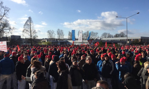 Rund 8.000 VW-Beschäftigte beteiligen sich heute an dem Warnstreik. Fotos: Sandra Zecchino