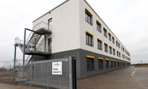 Das Flüchtlingswohnheim in der KMU-Area soll schnellstmöglich von der WBV hergerichtet und als Büroflächen von der Stadt genutzt werden. Foto: Rudolf Karliczek.