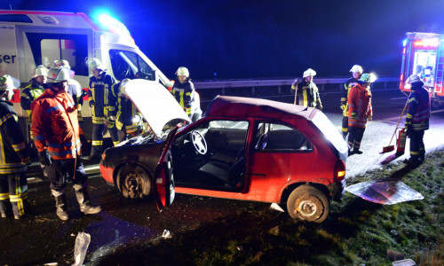 Schwerer Auffahrunfall auf der A39. Fotos: Tobias Breske, Freiwillige Feuerwehren der Gemeinde Cremlingen

