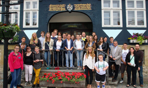 Bürgermeister Thomas Pink empfing die Schüler aus Cincinnati und ihre Gastgeber vom Gymnasium im Schloss im Wolfenbütteler Rathaus. Foto: Stadt Wolfenbüttel.