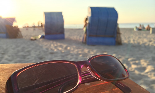 Vor den UV-Strahlen soll man sich mit einer Sonnenbrille schützen.