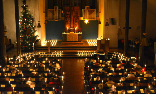 Wunderschön illuminierten die Lichter das Innere der Martin-Luther Kirche. Foto: Evangelisch-Lutherischer Kirchenkreis Peine