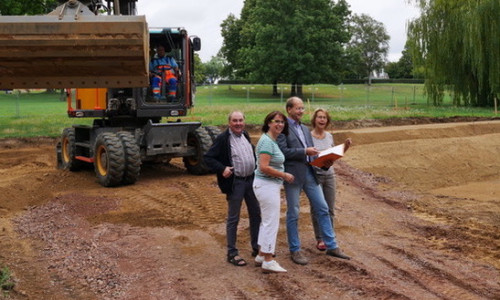 Von links: Karl-Heinz Mühe, Andrea Föniger, Michael Waßmann und Petra Schmidt auf der Baustelle des neuen Kindergartens „Hummelburg“. Foto: SPD Ortsverein Schöppenstedt

