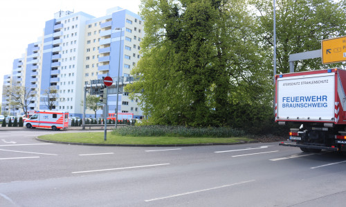 Zwei Löschzüge rückten an der Hannoverschen Straße an. Foto: Robert Braumann