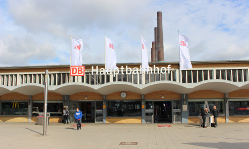 Auch der Bahnhof und die Tourist-Info sind am Sonntag von der Evakuierung betroffen. Foto: Archiv/Jan Weber