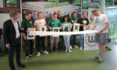 VfL Fans übergeben Petition. Foto: Faninitiative FasZINNation Wolfsburg