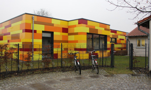 So farbenprächtig wie die Außenfassade des Kindergartens, waren auch die Räumlichkeiten der einzelnen Gruppen geschmückt. Foto: Nick Wenkel