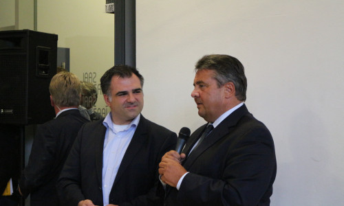 Dr. Christos Pantazis  und Sigmar Gabriel (von links), Foto: Robert Braumann