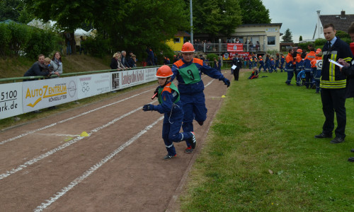Am heutigen Sonntag fand ab 08.30 Uhr in der Schulsportanlage der Grundschule Destedt der Kreiswettbewerb der Jugendfeuerwehren aus dem Landkreis Wolfenbüttel statt. Foto: Marcus Kordilla