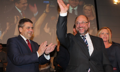 Der alte und neue Außenminister? Sigmar Gabriel (li.) und Martin Schulz bei einer Veranstaltung in Wolfenbüttel. Foto: Nick Wenkel