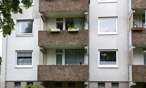 Die Frau fiel vom Balkon des 3, Stocks. Fotos: Rudolf Karliczek