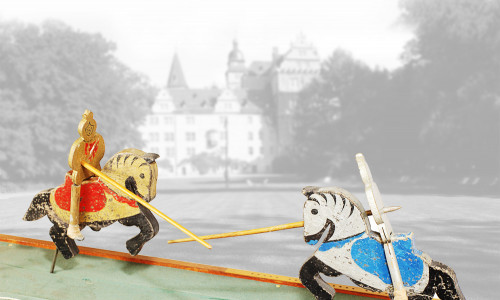 Turnier der hölzernen Ritter: An Schnurzügen konnten die Figuren bewegt und mit Geschick vom Pferd gestoßen werden. Foto: Stadtmuseum/Schulz-Wahle