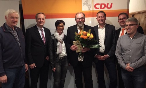Hans-Peter Dreß erhielt nicht nur Blumen, sondern auch vollste Unterstützung seiner Parteikollegen. Foto: CDU