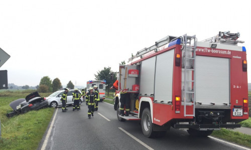 Auf der Landstraße zwischen Achim und Börßum kam es am Samstag zu einem Unfall. Fotos: Anke Donner