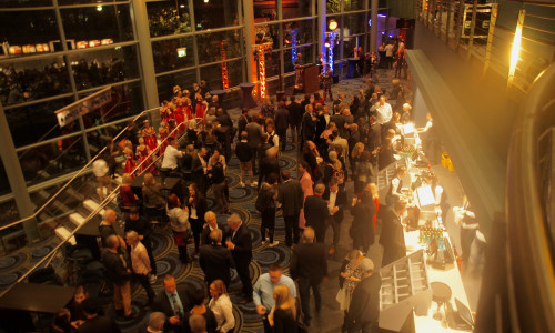 Etwa 400 geladene Gäste feierten am Mittwochabend die Geburt des Astor Filmtheaters. Fotos/Video: Marvin König