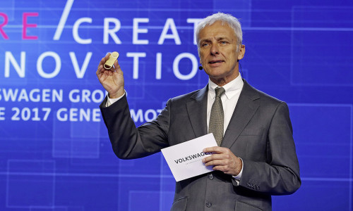 Konzernchef Matthias Müller präsentierte gestern Abend einen Ausblick des Volkswagen Konzerns auf die Mobilitätswelt von morgen. Foto: Volkswagen