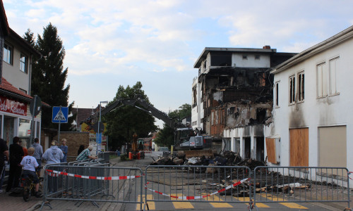 Anwohner in Bündheim munkeln, dass das Gebäude nicht zufällig abbrannte. Foto: Anke Donner 