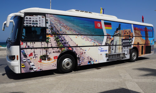 Ein Großteil der tunesischen Gäste wird aus Sousse mit einem extra hierfür gestalteten Bus anreisen. Der Bus wird auch auf dem Platz der Deutschen Einheit zu besichtigen sein.  
Foto: Stadt Sousse