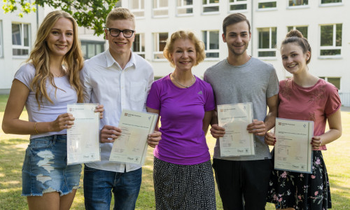 Den Schülerinnen und Schülern wurde das Cambrige-Zertikat verliehen. Foto: Gymnasium am Bötschenberg