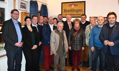 Die Funktions- und Mandatsträger aus dem CDU-Kreisverband freuten sich mit den
Gastgebern über eine gelungene Veranstaltung. Fotos: Andreas Meißler 