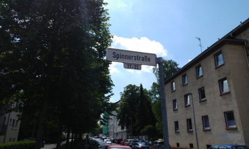 Die Spinnerstraße soll ein Zusatzschild bekommen. Foto:  Alexander Panknin