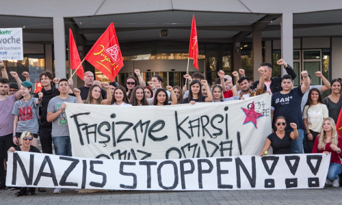 Das Jugendbündis hat am Dienstag eine Kundgebung abgehalten. Foto: Karliczek