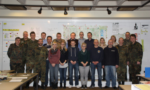 Die Teilnehmenden des Katastrohenschutzstabes und der Bundeswehr waren zufrieden mit der gemeinsamen Ausbildung. Foto: Landkreis Peine