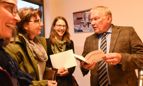 Lernen, so argumentiert Hans Wocken (rechts), findet im Austausch mit anderen statt. Foto: DRK Wolfenbüttel