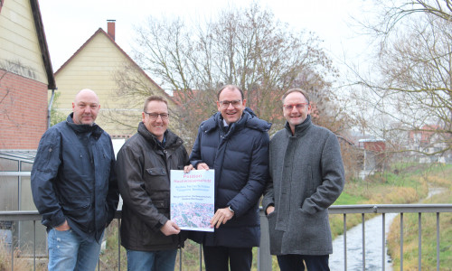 Malte Sander, Torsten Eggerling, Erik Homann und Magnus Hirschfeld freuen sich sehr über die angenommene Petition. Foto: Stadt Seesen