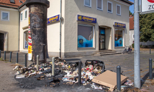 Zum wiederholten Male sind "Am Schölkegraben" die Papiercontainer vollständig abgebrannt. Foto: Rudolf Karliczek