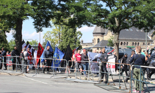Am Samstag hielten die Partei "Die Rechte" und das Goslarer Bündnis gegen Rechts ihre Kundgebungen in der Innenstadt ab. Die Demonstrationen verliefen nicht ganz störungsfrei, aber dennoch relativ friedlich. 