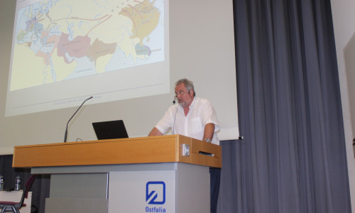 Ulf Küch, Autor des Buches „SokoAsyl“ hielt am Dienstagabend in der Ostfalia Hochschule einen Vortrag. Foto: Anke Donner 