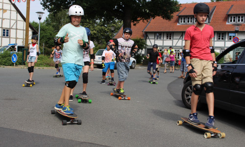 Die Kids der Longboard-Tour sind wieder in Wolfenbüttel angekommen. Foto: Jan Borner