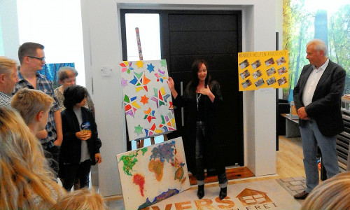 Kunstmalerin Barbara Koukal  versteigerte zwei Bilder und spendete deren 
Erlös an die Kinderkrebsstation. Foto: privat